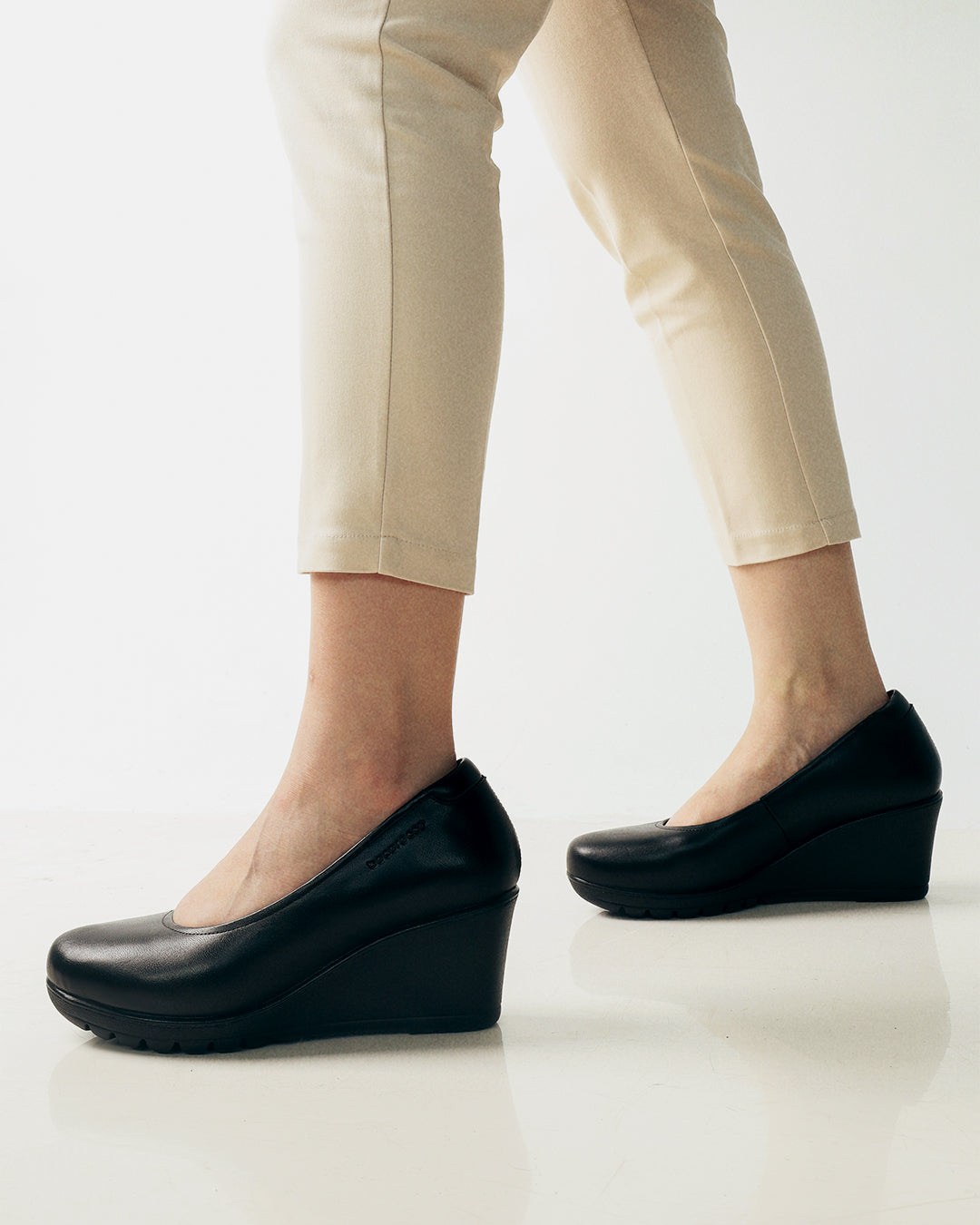 Cara Menentukan Sepatu Kerja Wanita Nyaman Sesuai Kebutuhan Anda