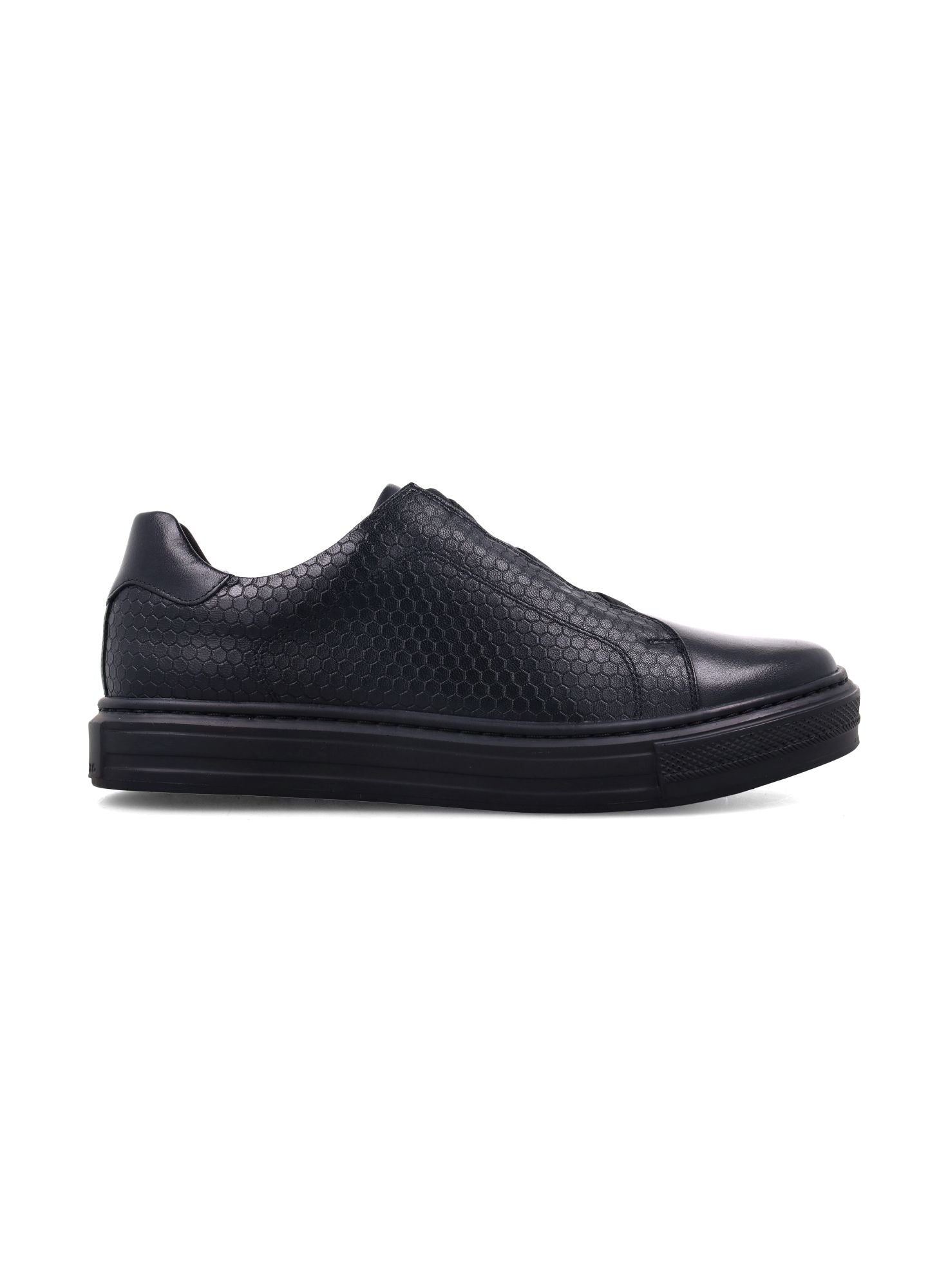 Ux.  Trend 34 Nero - Sneakers Pria Warna Hitam